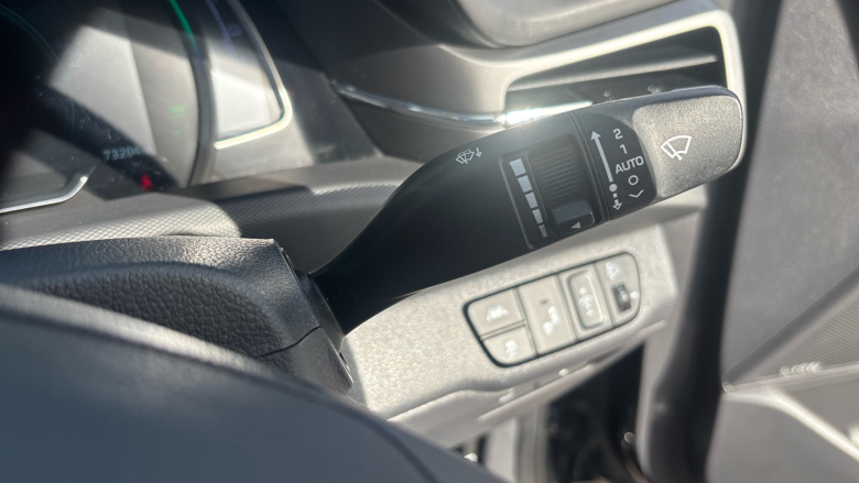 Hyundai IONIQ 1.6 GDi Hybrid Premium SE 5dr DCT Hybrid Hatchback